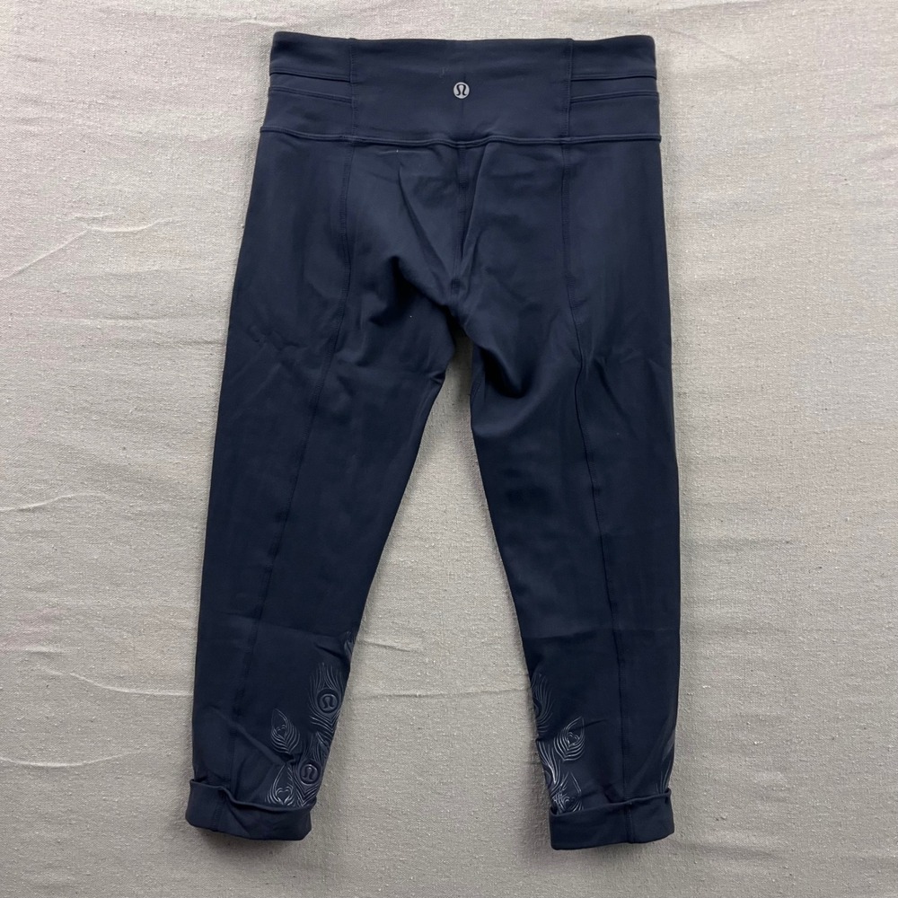 Lululemon Acro Crop Leggings Peacock Feather Embossed‎ Gray Navy Size 6